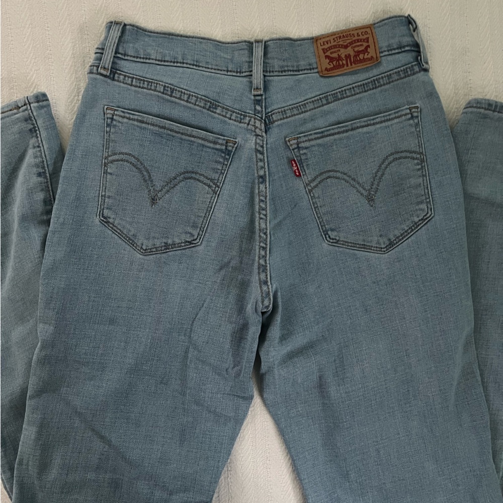 Levi’s Classic Straight Jeans - Picture 2 of 4